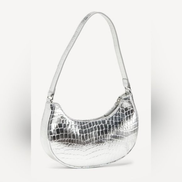 Crescent Shaped Purse in  Silver.  BRAND NEW 💎 - Picture 1 of 3